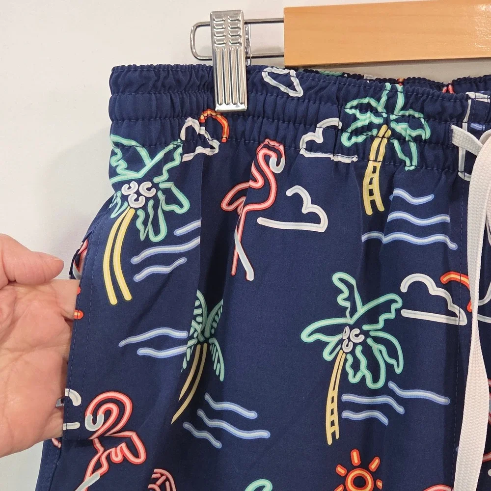 Chubbies Mens Blue Swim Trunks L Flamingo Palm Tree Tropical Print 5.5 inseam